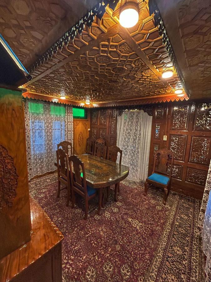 Готель Exotic Young Shreen Houseboat Срінагар Екстер'єр фото