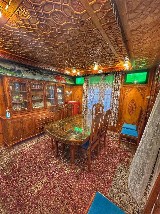 Готель Exotic Young Shreen Houseboat Срінагар Екстер'єр фото