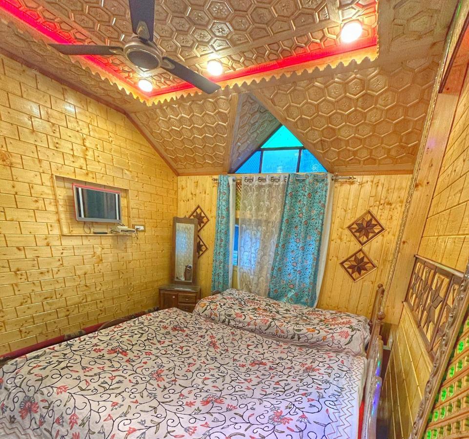 Готель Exotic Young Shreen Houseboat Срінагар Екстер'єр фото