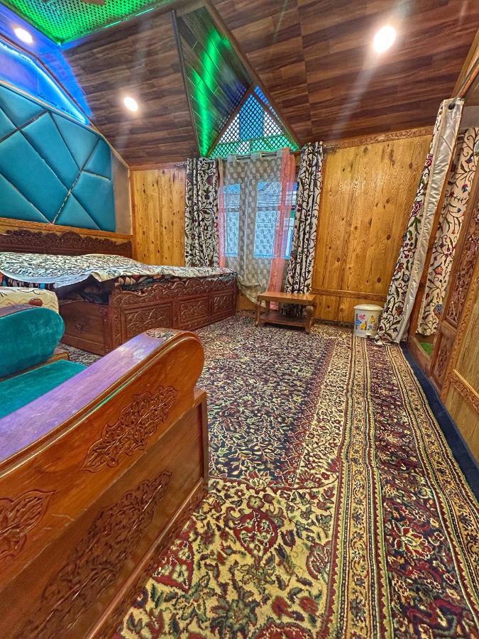 Готель Exotic Young Shreen Houseboat Срінагар Екстер'єр фото