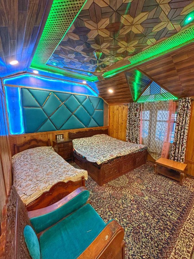 Готель Exotic Young Shreen Houseboat Срінагар Екстер'єр фото