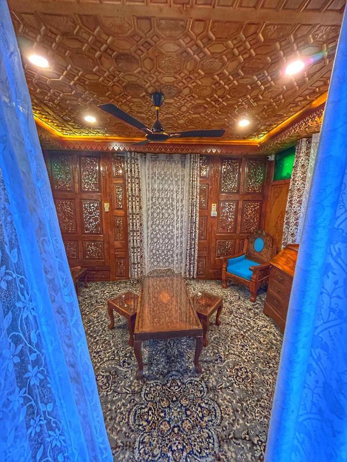 Готель Exotic Young Shreen Houseboat Срінагар Екстер'єр фото