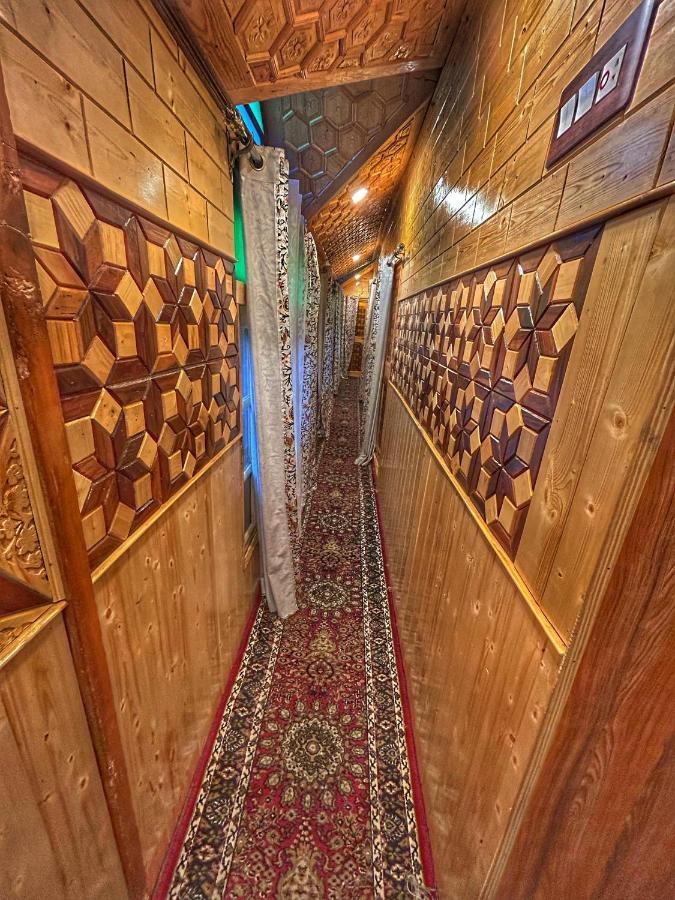 Готель Exotic Young Shreen Houseboat Срінагар Екстер'єр фото