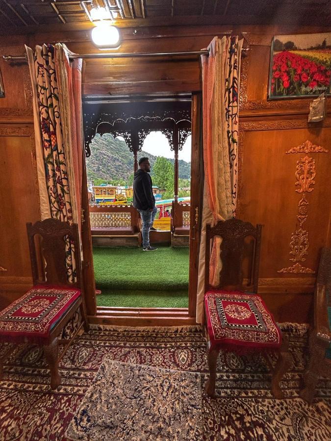 Готель Exotic Young Shreen Houseboat Срінагар Екстер'єр фото