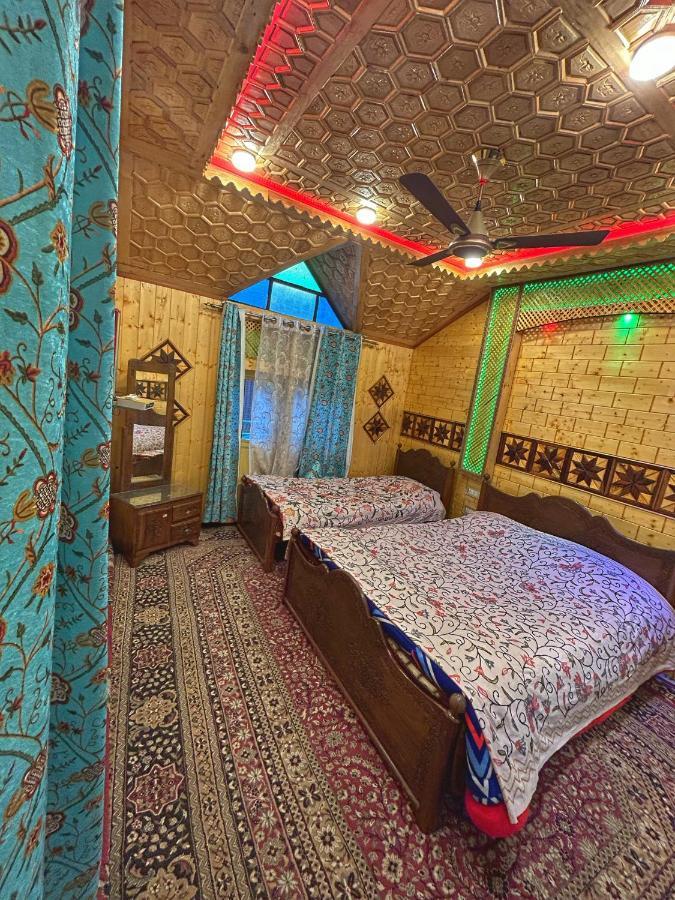 Готель Exotic Young Shreen Houseboat Срінагар Екстер'єр фото